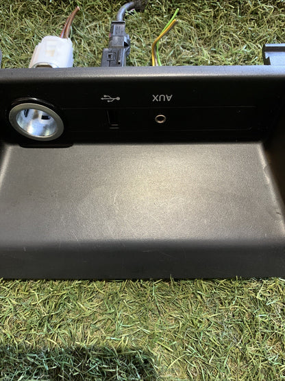 PRESA AUX/USB PER SKODA Fabia 3° Serie 6V0857367A (15 )