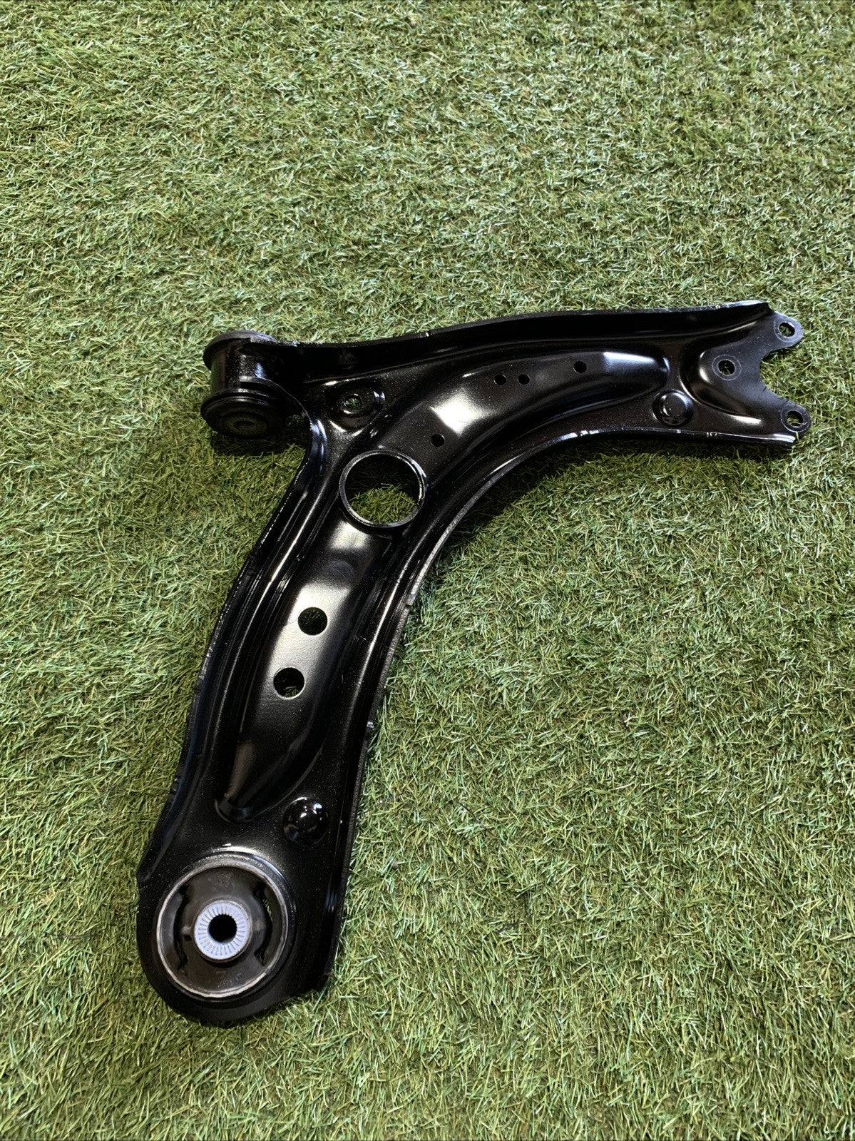BRACCIO OSCILLANTE ANTERIORE SINISTRO VOLKSWAGEN T-ROC 5Q0407151R