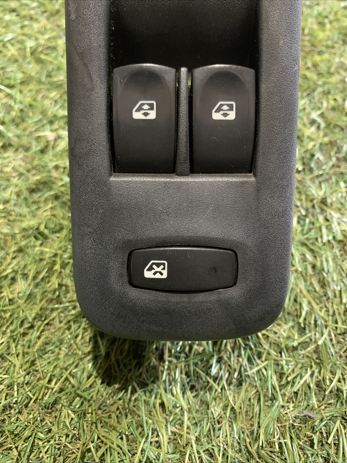 PULSANTIERA ANTERIORE SINISTRA PER RENAULT Clio Serie 8200356541 (04>08)