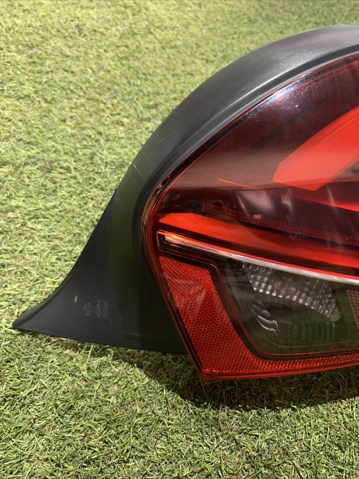 STOP FANALE POSTERIORE DESTRO DX PER PEUGEOT 208 Serie 9810430580 (12 19)