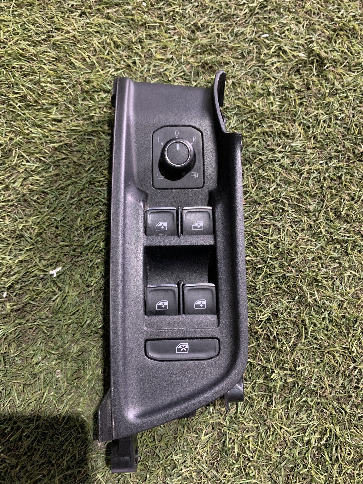 Pulsantiera alzavetro anteriore sinistra Audi A1 GB (2018 )  82B867255
