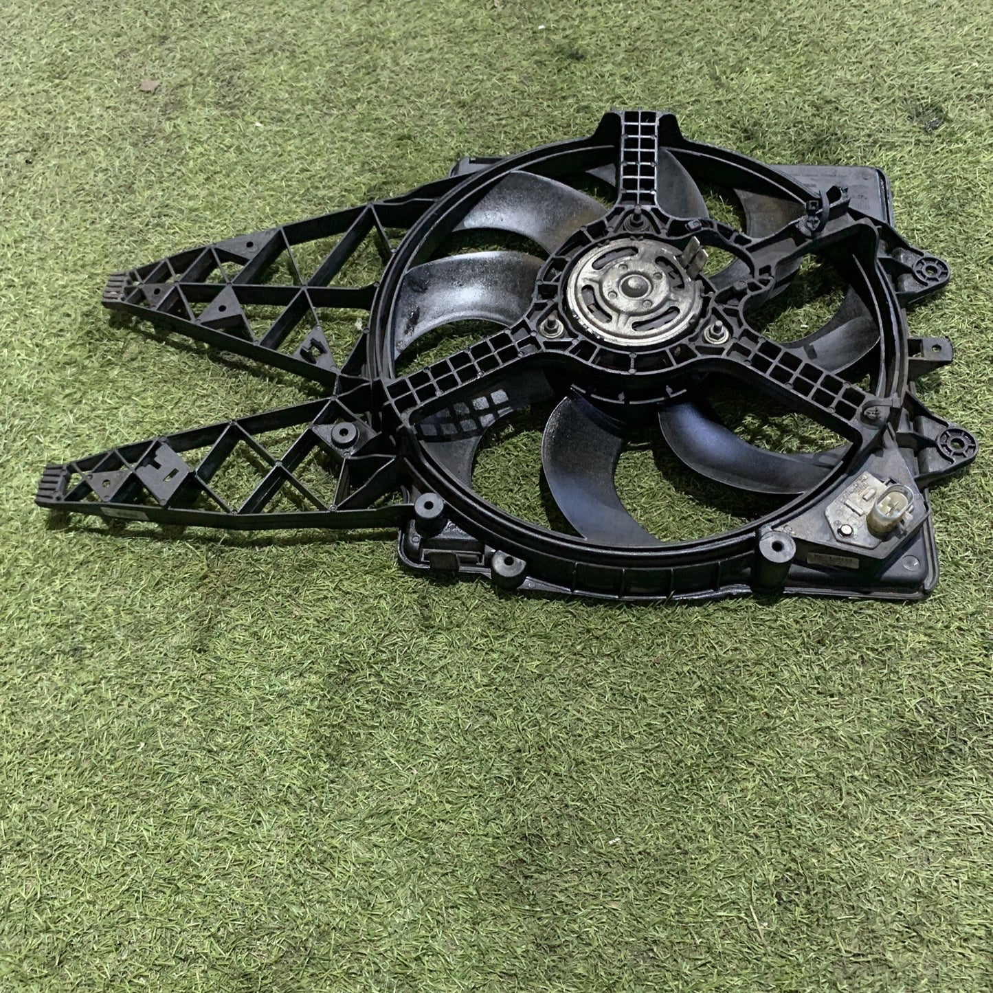 Ventola radiatore raffredamento FIAT BRAVO 1.9 JTD 00517833360