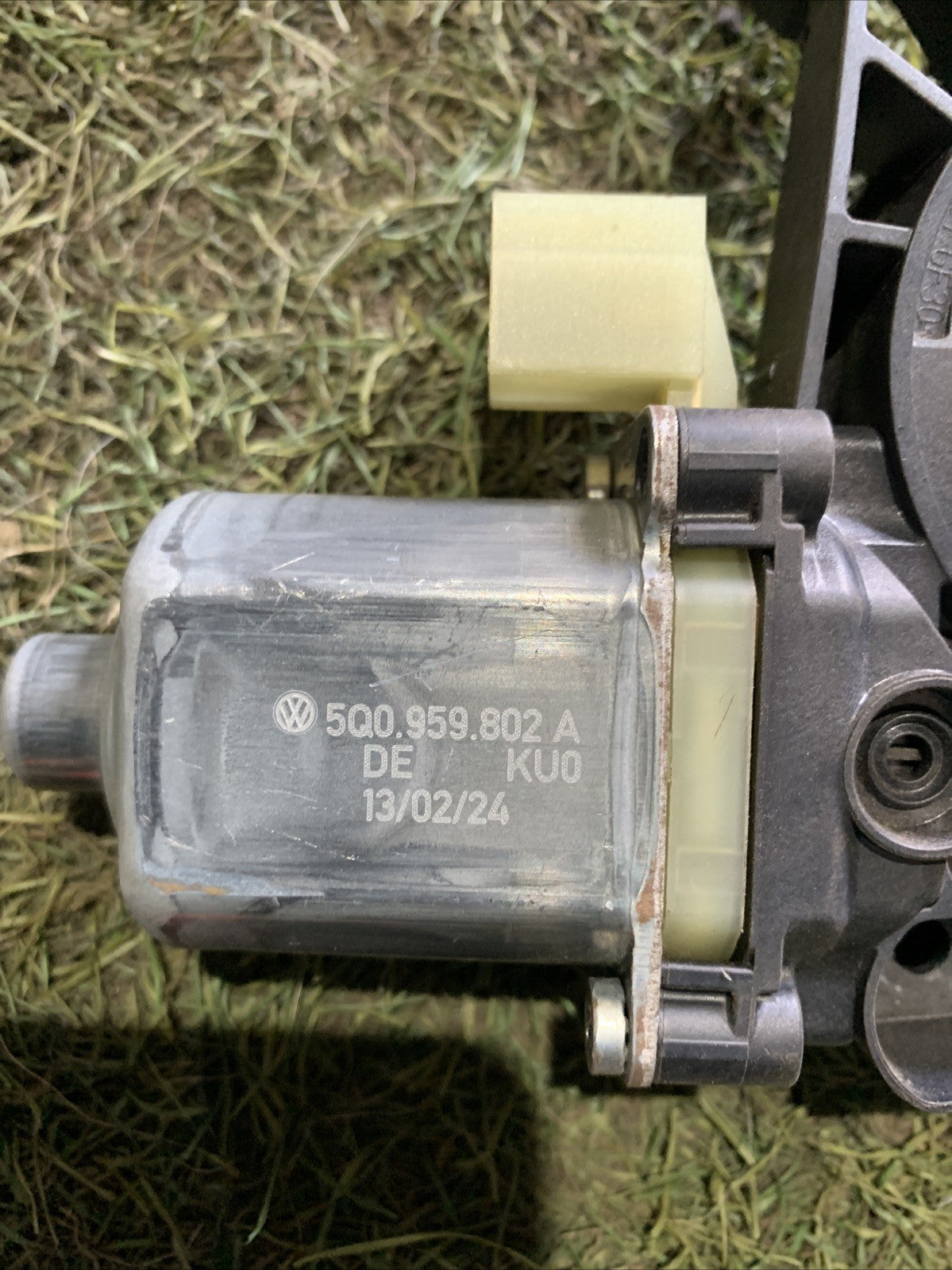 MOTORINO ALZAVETRO ANTERIORE SINISTRO PER VOLKSWAGEN T-Roc Serie 5Q0959802A (17