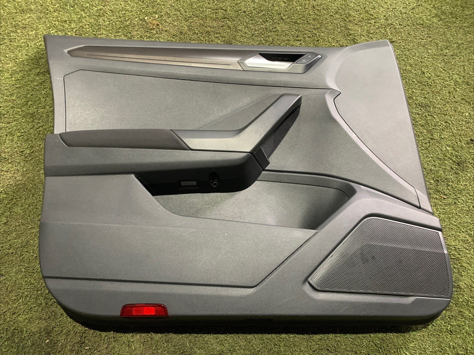 PANNELLO INTERNO PORTA ANTERIORE SINISTRO CON VOLKSWAGEN T-ROC 2021 2GA867011