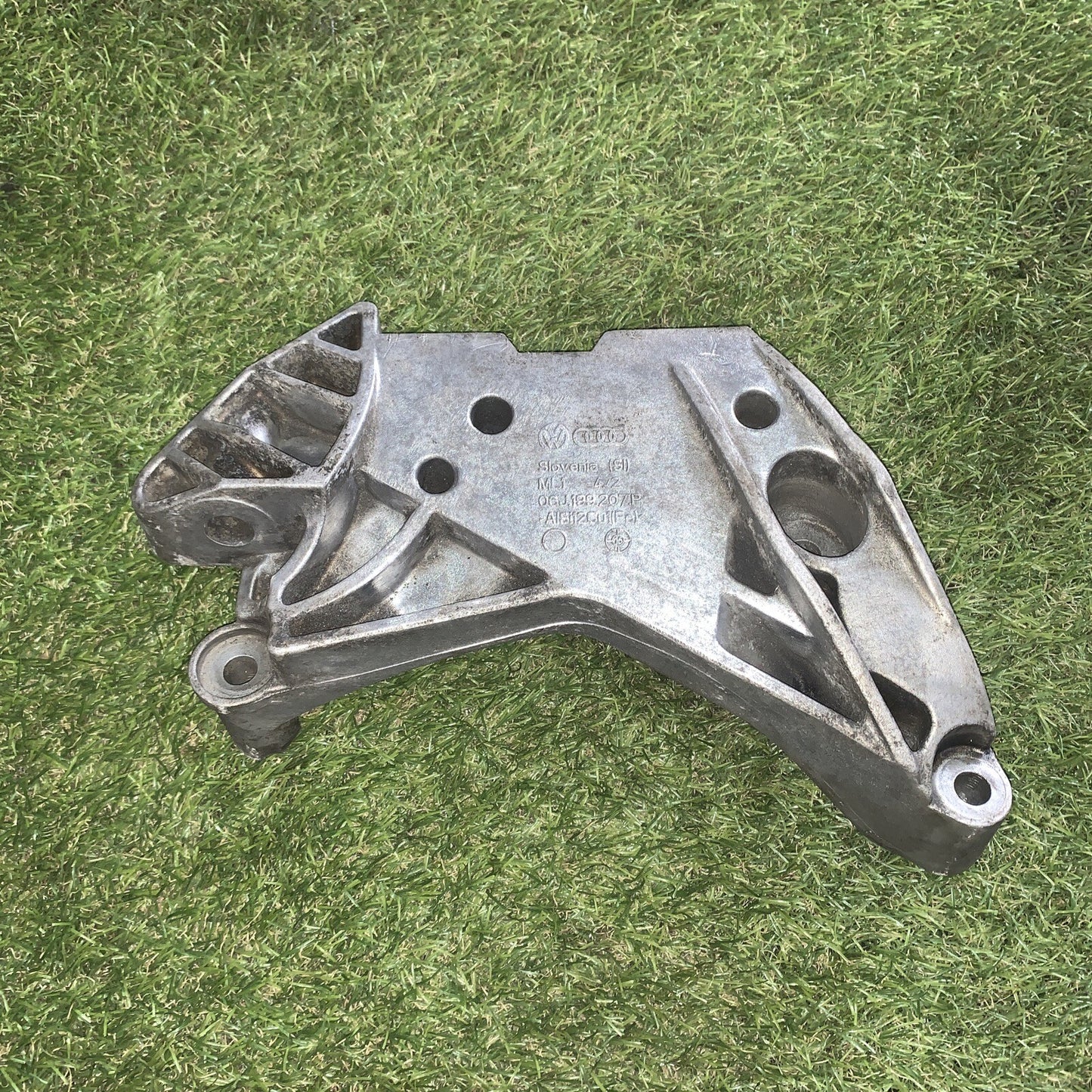 06J199207P SUPPORTO MOTORE AUDI TT 3 ROADSTER (FV9)(2014 >) 1.8 TFSI 180CV 132KW