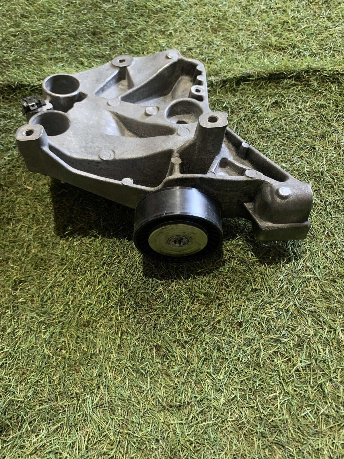 SUPPORTO PULEGGIA TENDICINGHIA FIAT BRAVO 2008 1.6 D 55210528