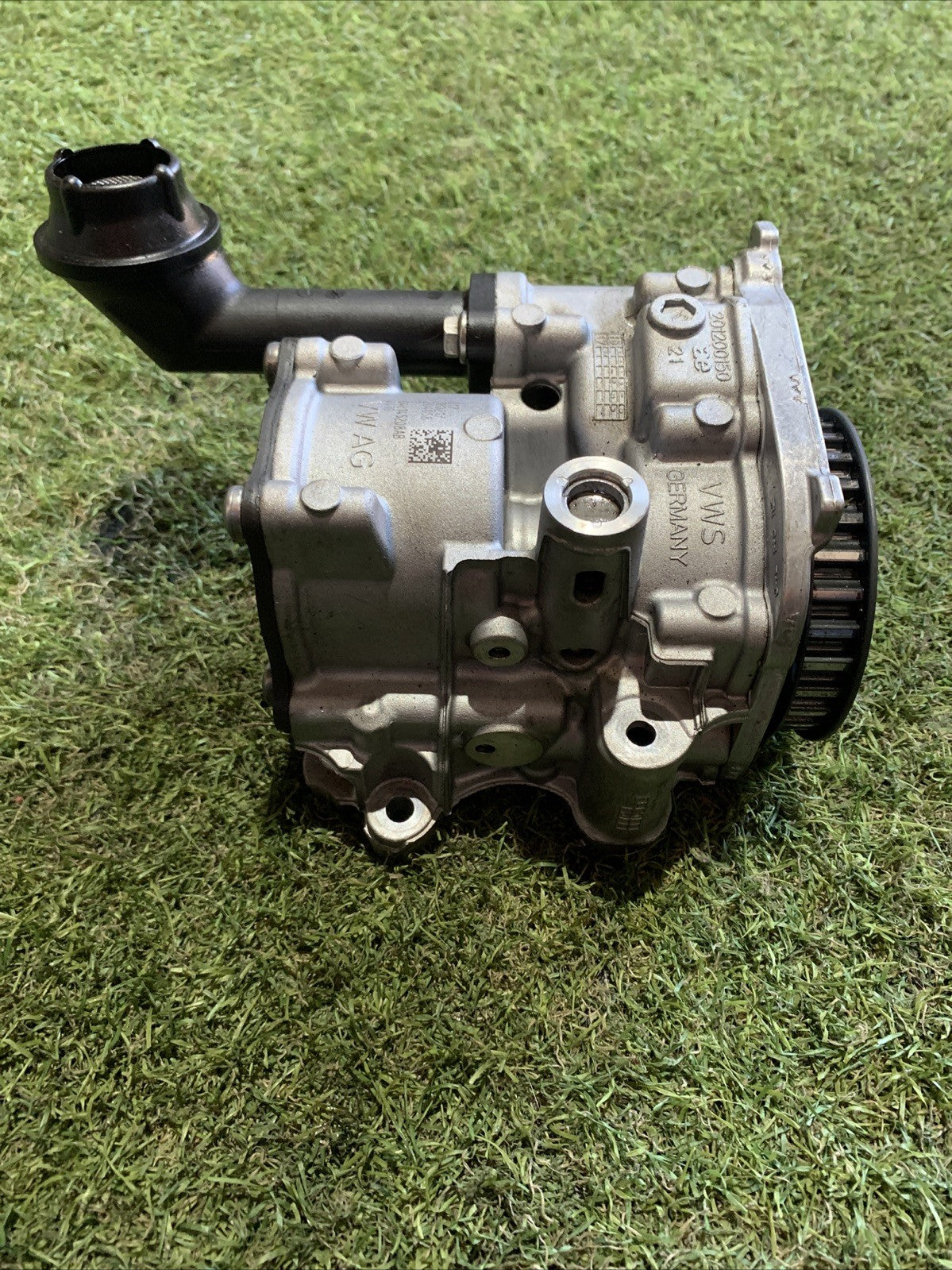 Pompa Olio Volkswagen Golf 7 2.0 Diesel 04L145208AB