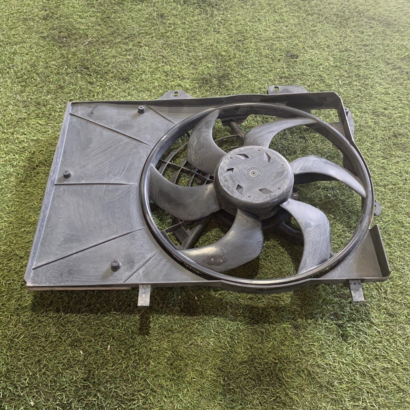 Elettroventola Raffreddamento Motore Per Citroen C2 C3 207 1.4 1.6 Hdi