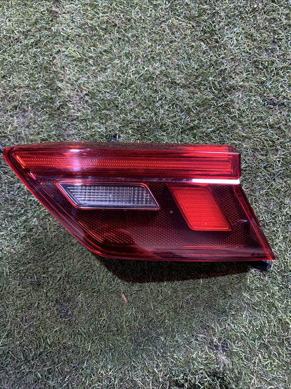 STOP FANALE INTERNO POSTERIORE DESTRO VOLKSWAGEN TIGUAN 2023 5NA945094F (2)