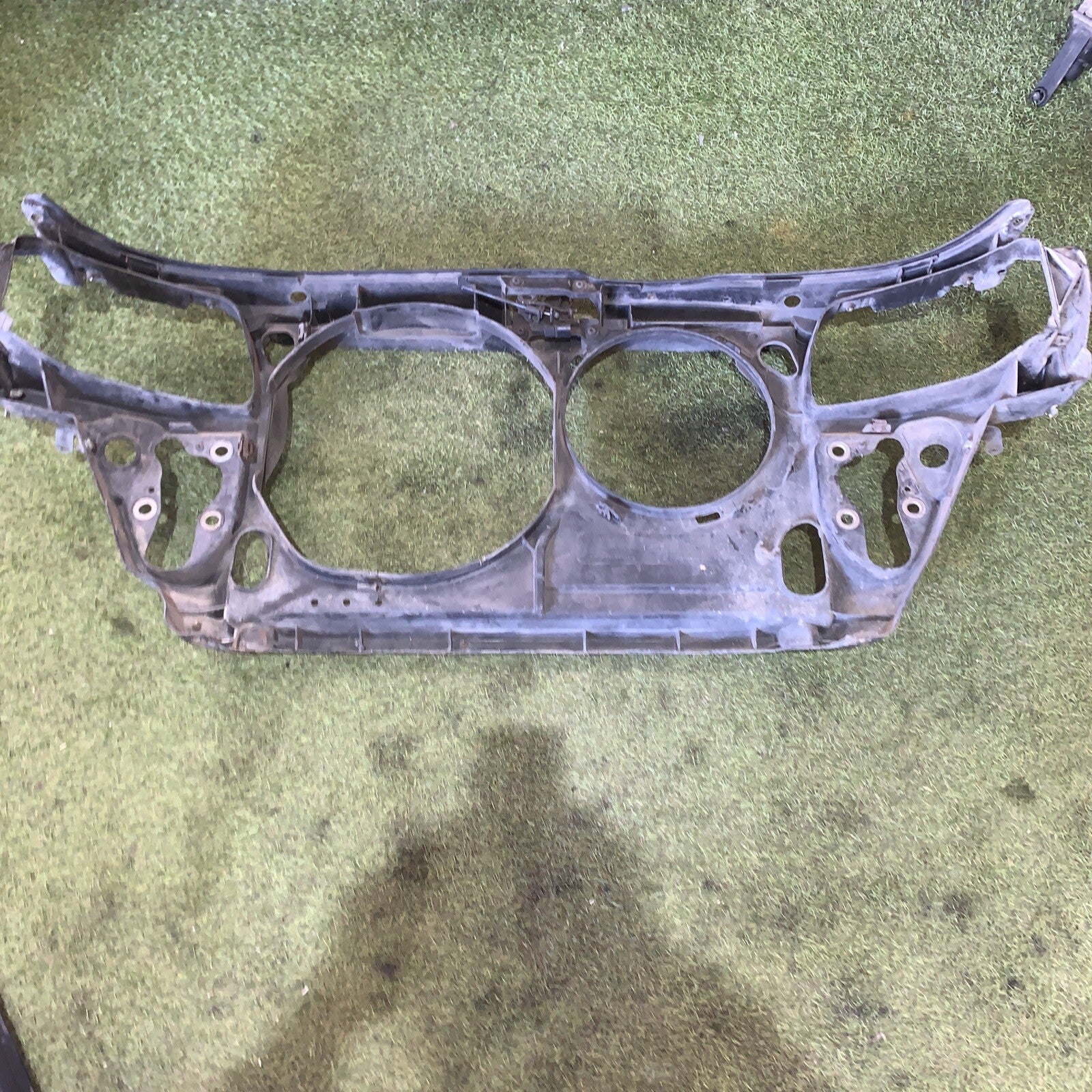 8D0805594 TRAVERSA CALANDRA BATTICOFANO ANTERIORE AUDI A4 1.9 TDI ANNO 1997-2000