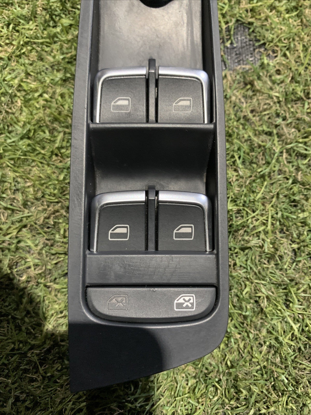 Pulsantiera Alzavetro Anteriore Sinistra Audi A1 2010-2017 8U0959851