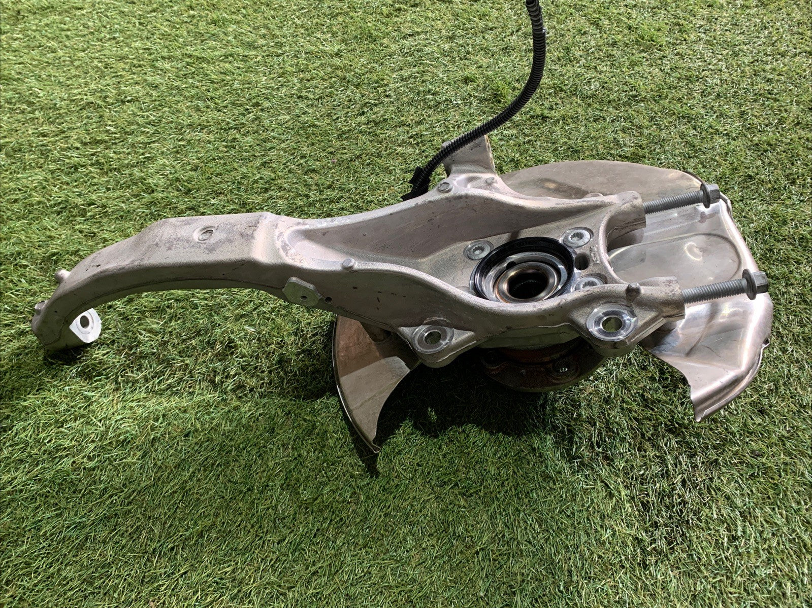 MOZZO MONTANTE FUSELLO ANTERIORE DESTRO VOLVO XC60 2025 2.0 HYBRID 32298140