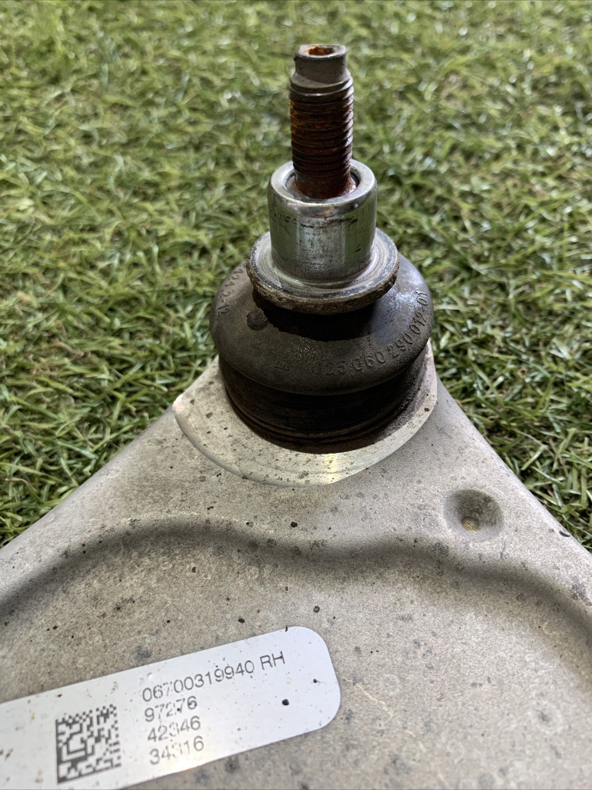 Braccio Oscillante Superiore Anteriore Destro Maserati Levante 06700319940