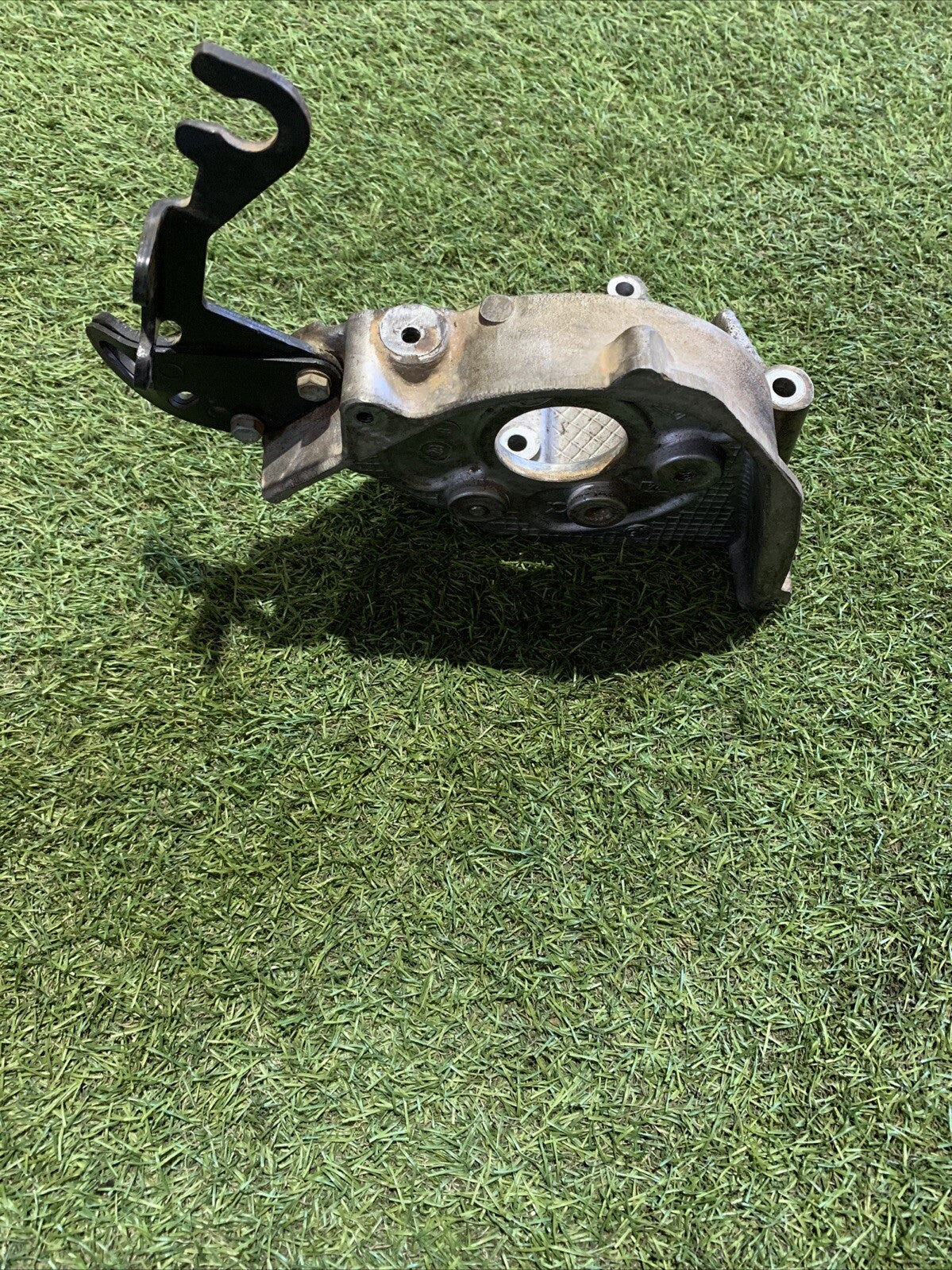 96389217 SUPPORTO POMPA INIEZIONE LANCIA PHEDRA (2004) 2.2 DIESEL 10DZ464HW