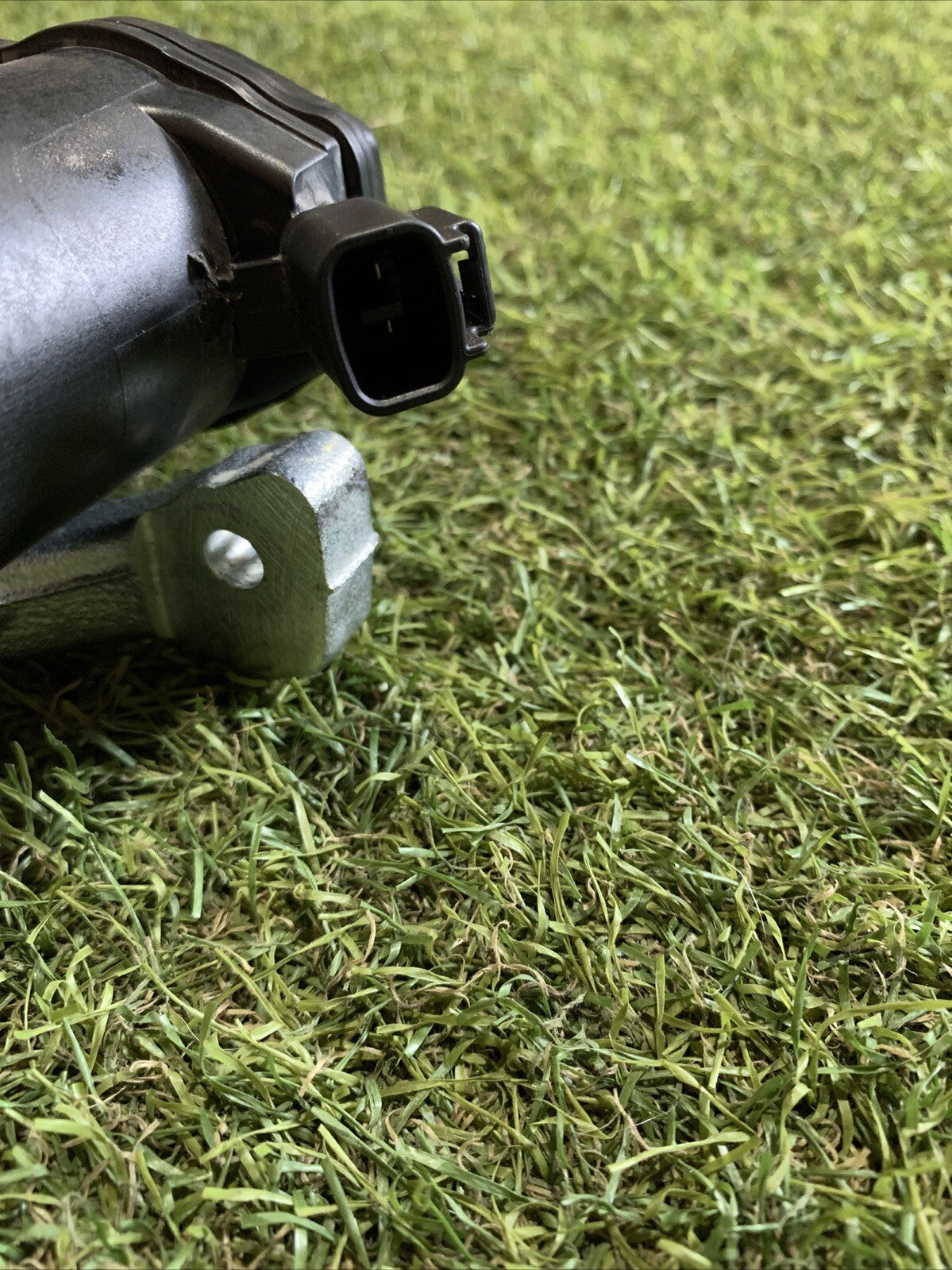 47830K0010 PINZA FRENO POSTERIORE DX ELETTRICA TOYOTA YARIS 2024