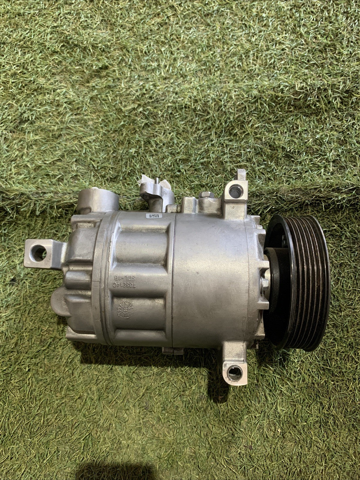 COMPRESSORE ARIA CONDIZIONATA VOLKSWAGEN GOLF 5 1.9 Diesel 699357