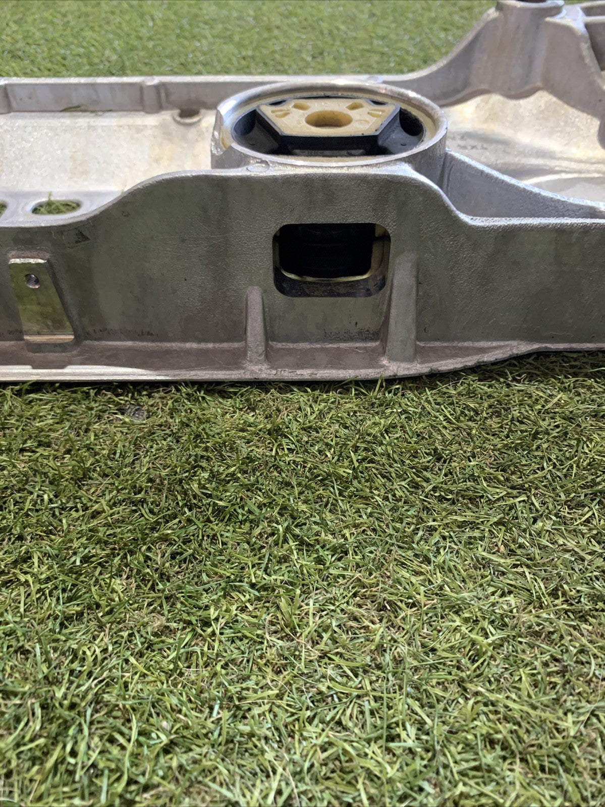 ASSALE CULLA MOTORE ANTERIORE AUDI Q3 (8UB-8UG)  7N0199369B  2016