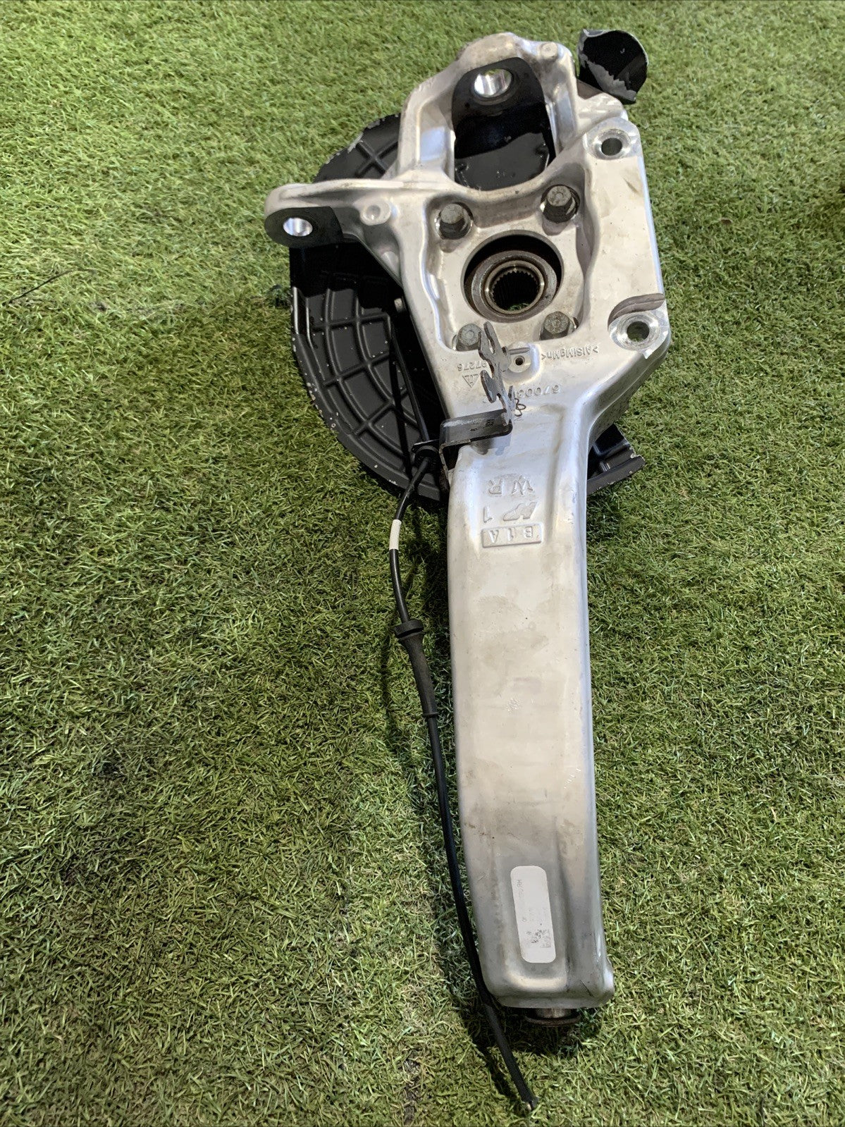 Mozzo Montante Fusello Anteriore Destro Maserati Levante 670032052