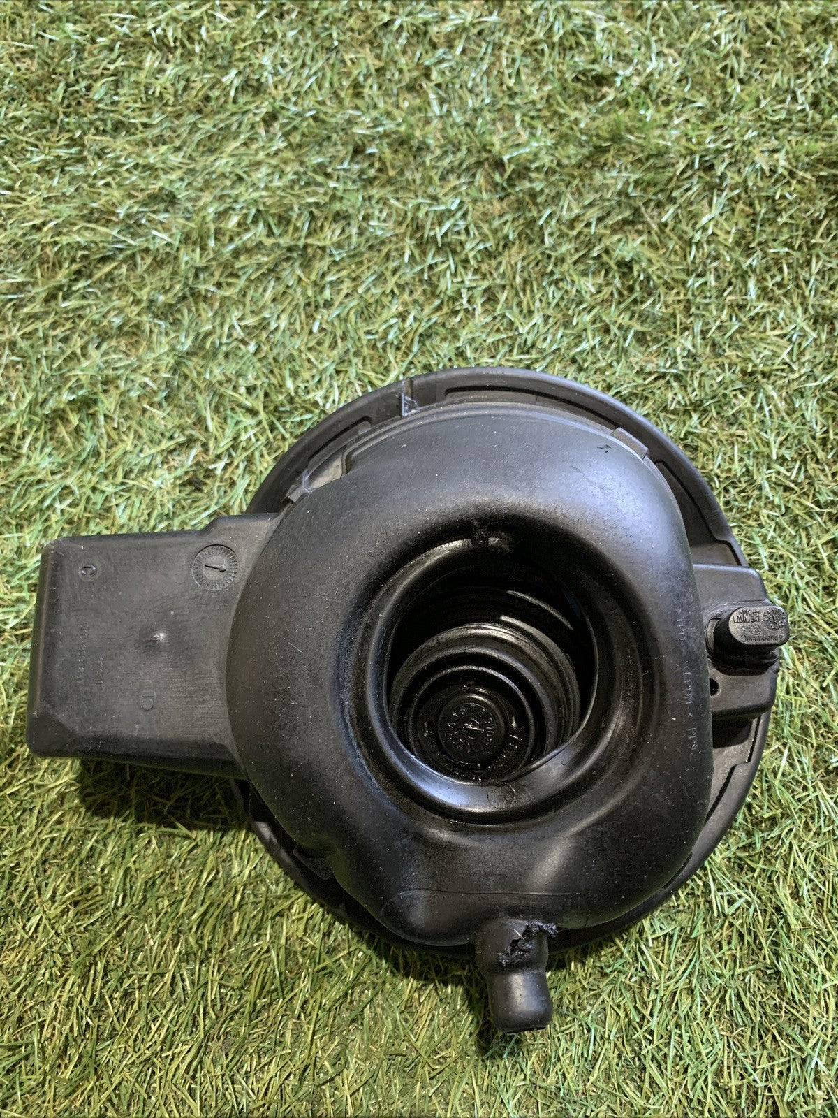 SPORTELLINO CARBURANTE PER VOLKSWAGEN Golf 6 Berlina 5K6809857C (08>12)