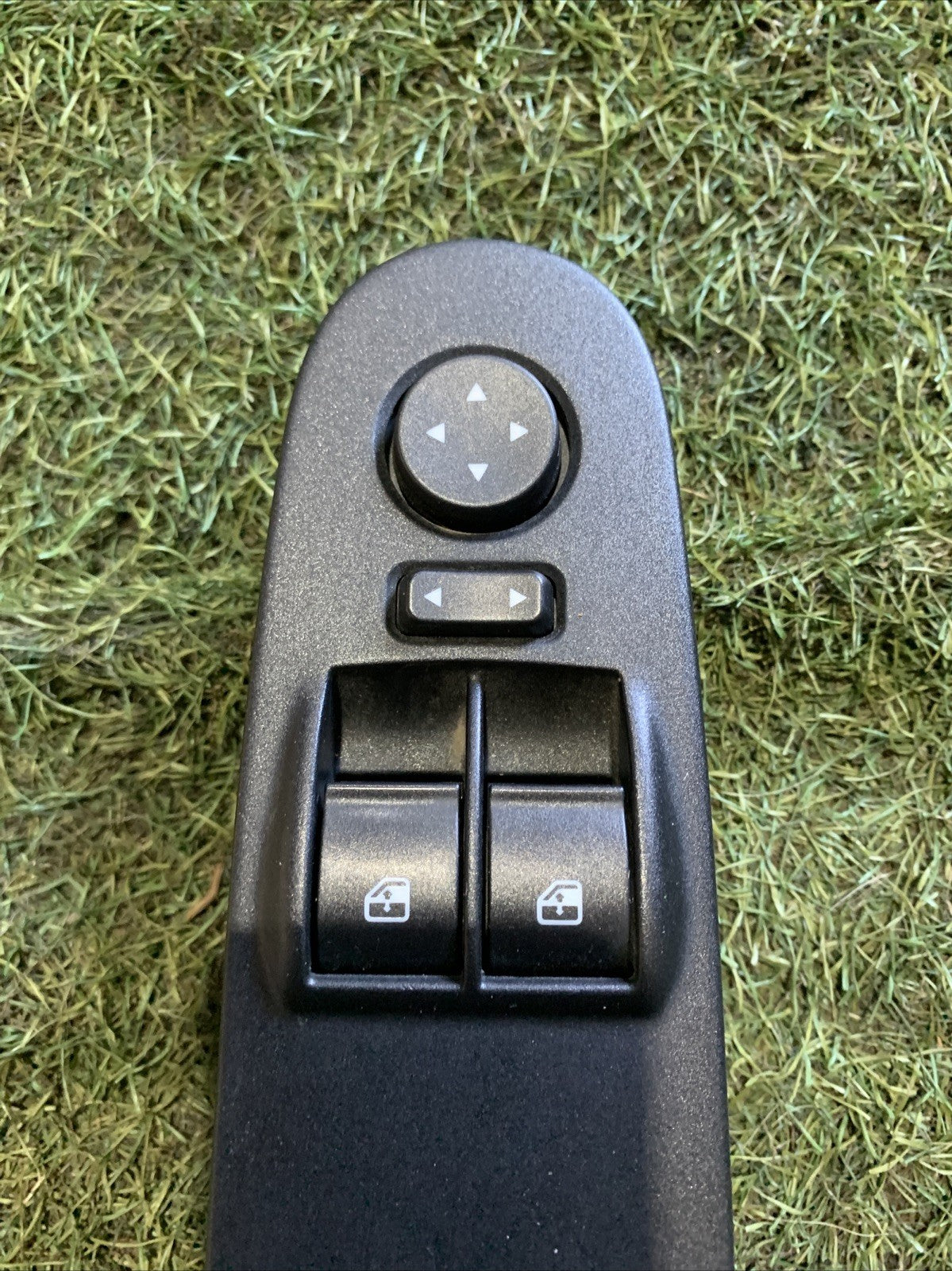 PULSANTIERA ANTERIORE SINISTRA PER LANCIA Ypsilon 4° Serie 735531345 (11>23)