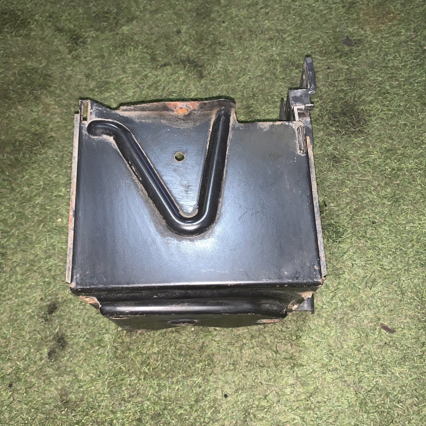 ALLOGGIO SUPPORTO BATTERIA COMPATIBILE CON  FIAT PUNTO 188 1.2 BZ  46546860