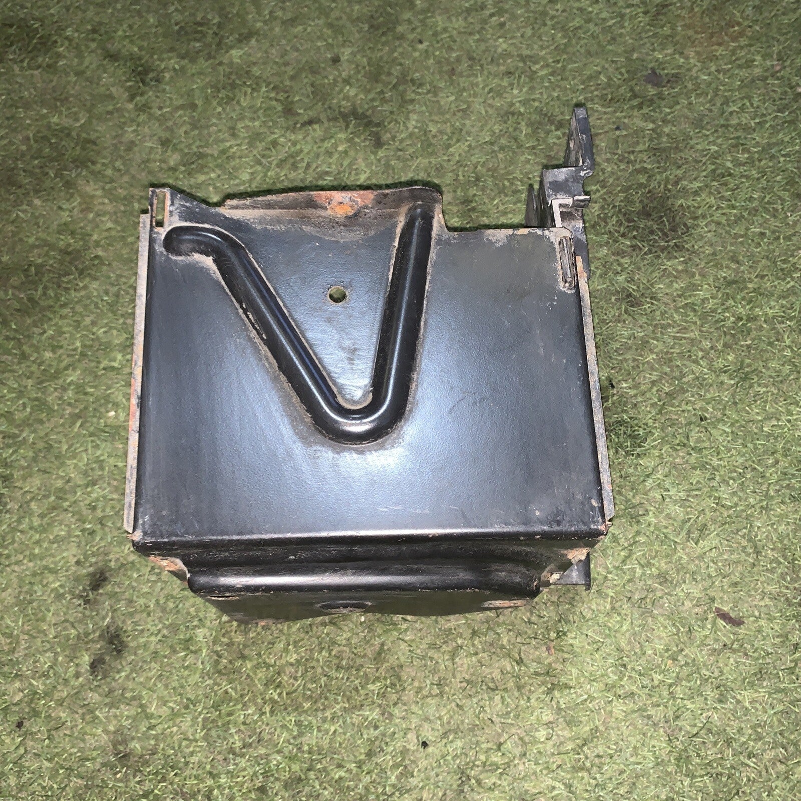 ALLOGGIO SUPPORTO BATTERIA COMPATIBILE CON  FIAT PUNTO 188 1.2 BZ  46546860