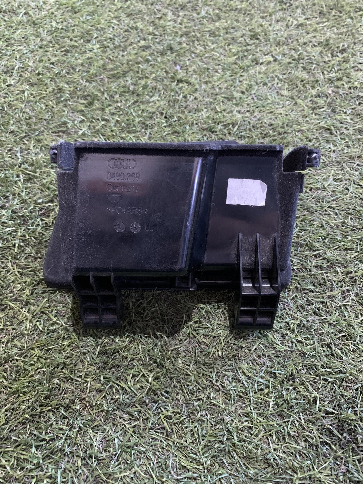 SPORTELLINO PORTA OGGETTI AUDI Q3 2021 0480369