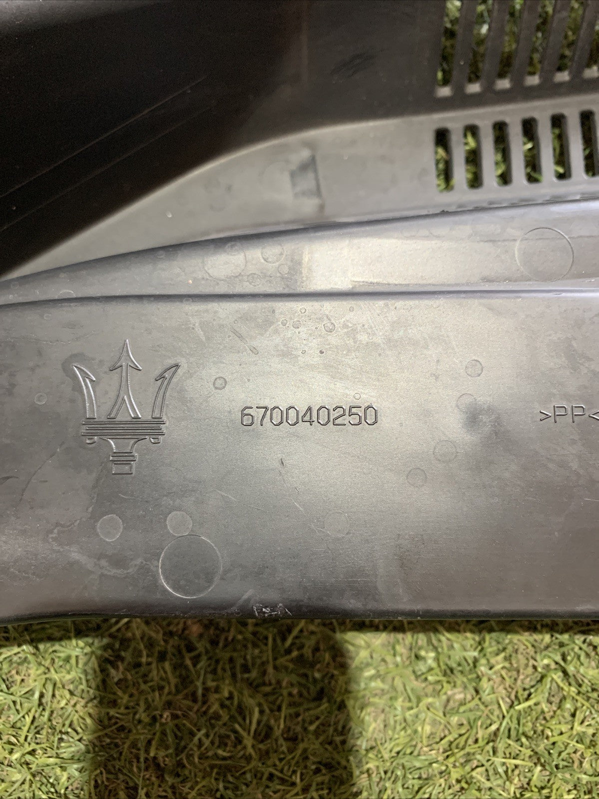 Griglia Gocciolatoio Tergicristalli Maserati Levante 670040250