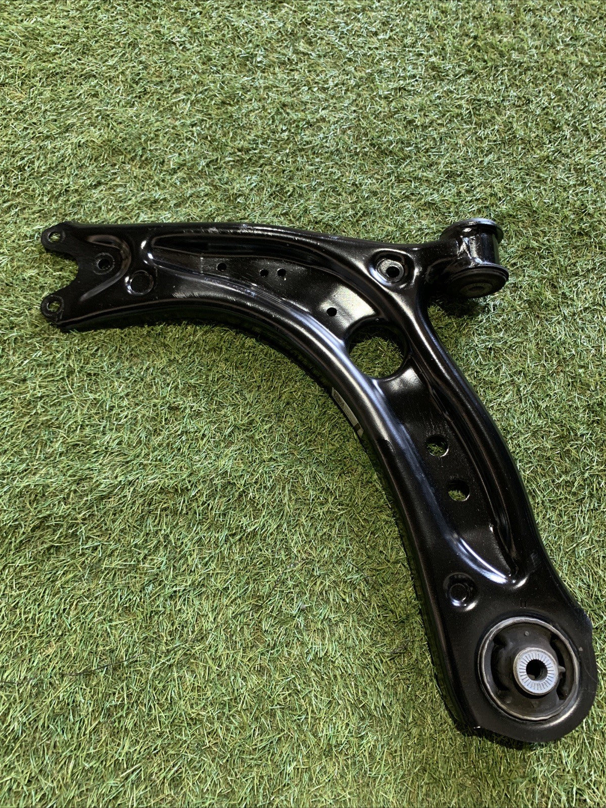 BRACCIO OSCILLANTE ANTERIORE SINISTRO VOLKSWAGEN T-ROC 5Q0407151R