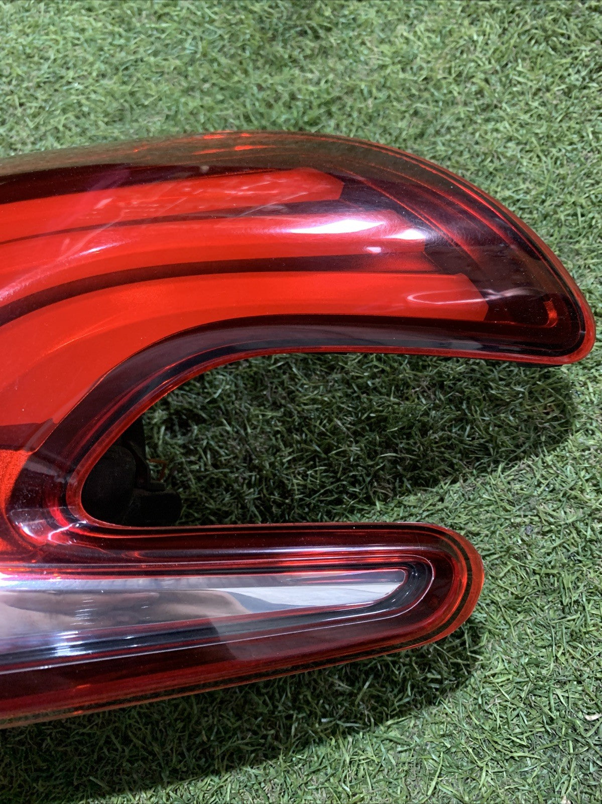 STOP FANALE POSTERIORE DESTRO DX PER PEUGEOT 208 Serie 9810430580 (12 19)