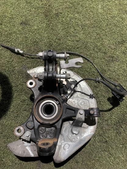 MOZZO MONTANTE FUSELLO ANTERIORE DESTRO PEUGEOT3008 2016-2020 2.0 DIESEL