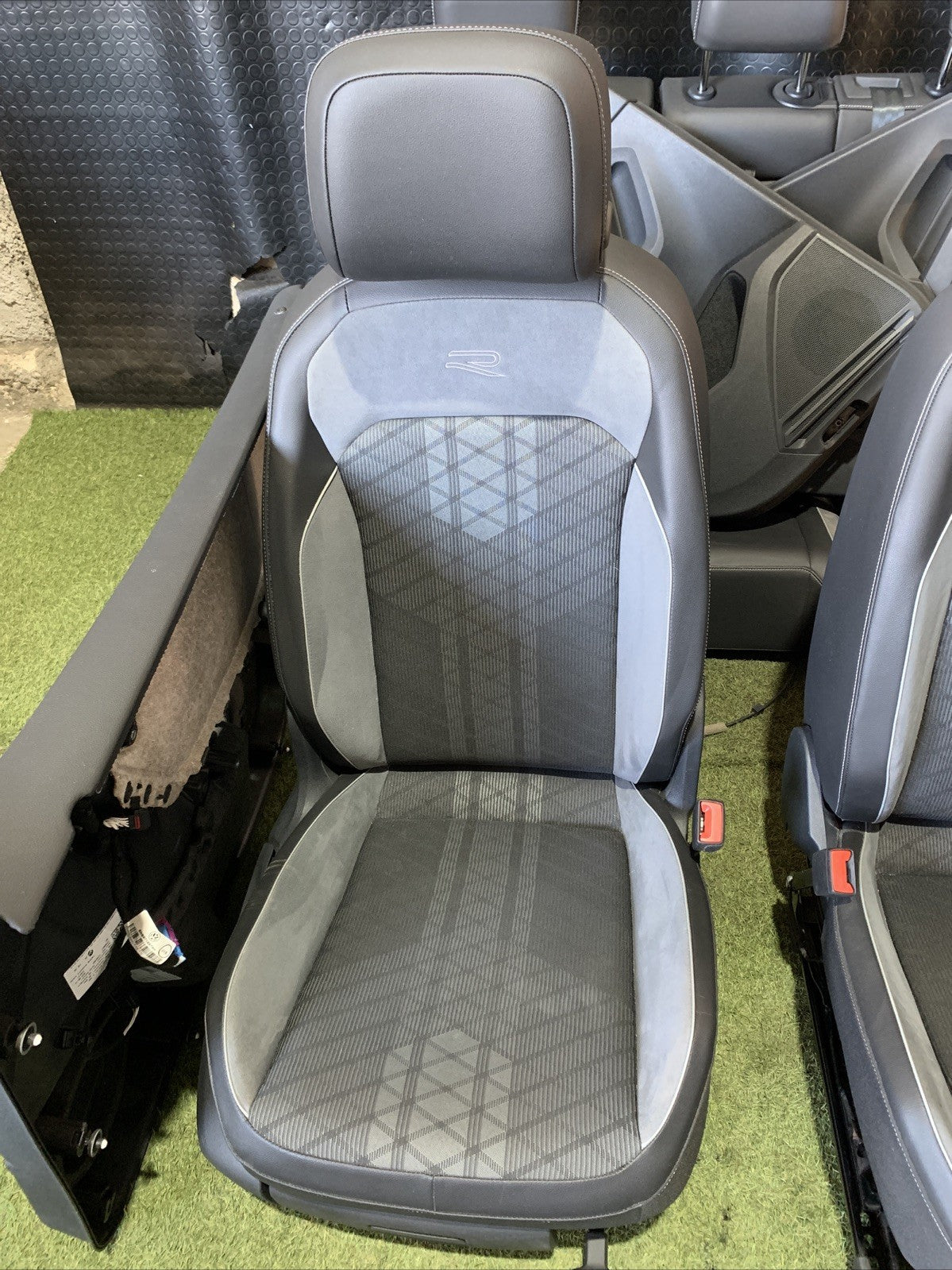 Tappezzeria Volkswagen Tiguan 2023 R Line