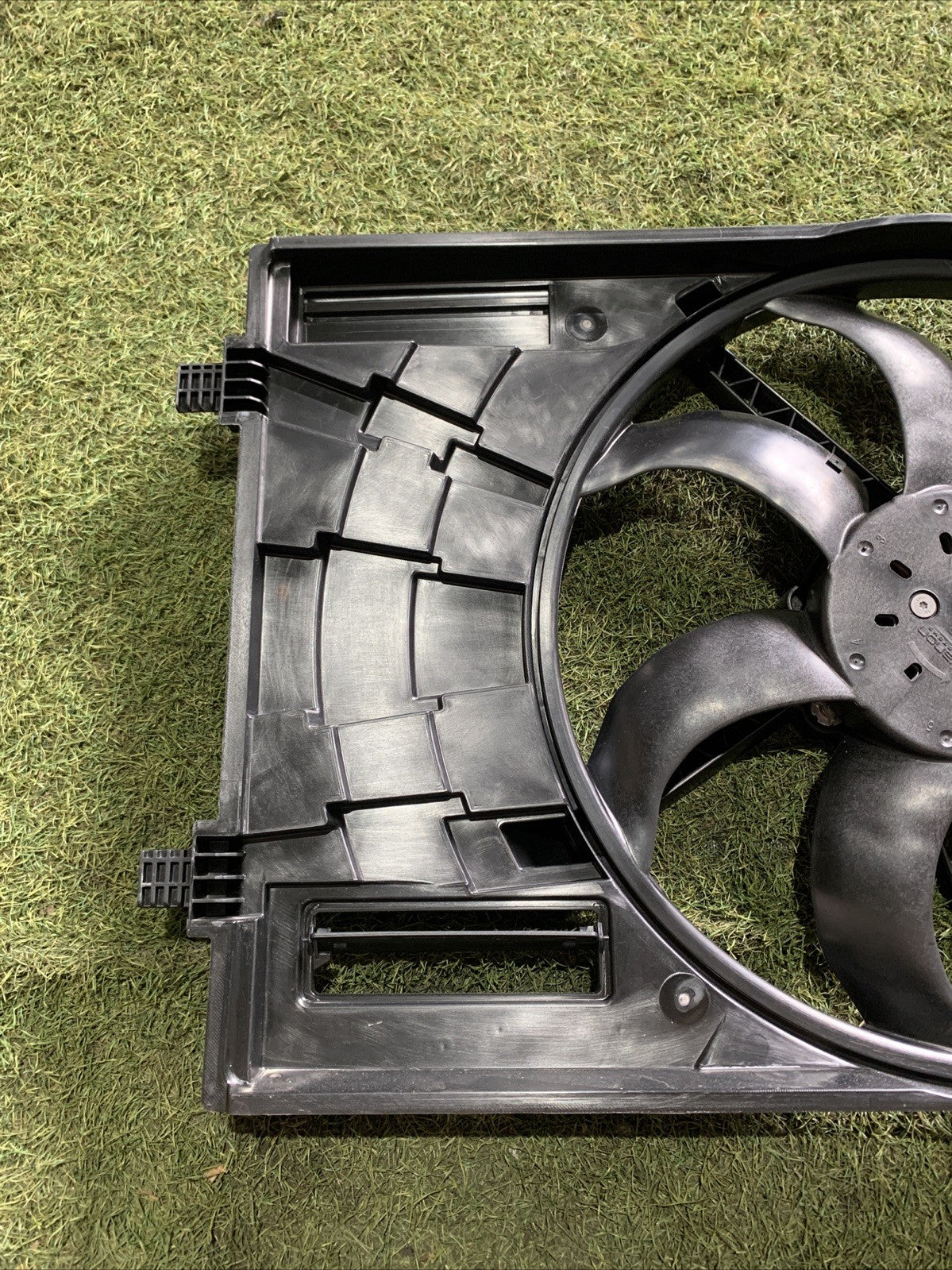 Elettroventola Radiatore Volkswagen T-Roc 2023 2.0 Diesel  5Q0121203DQ
