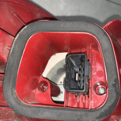 27 45 80 02 STOP FANALE POSTERIORE DESTRO PASSEGGERO VOLKSWAGEN Passat V