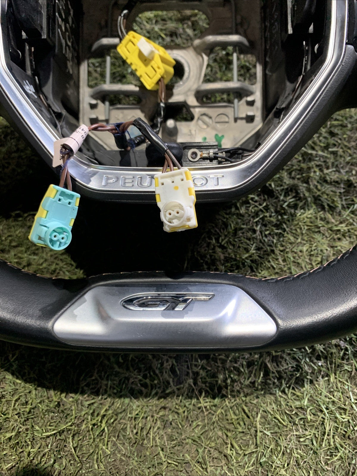 Volante Peugeot 3008 2018 GT 98105489ZD (2)