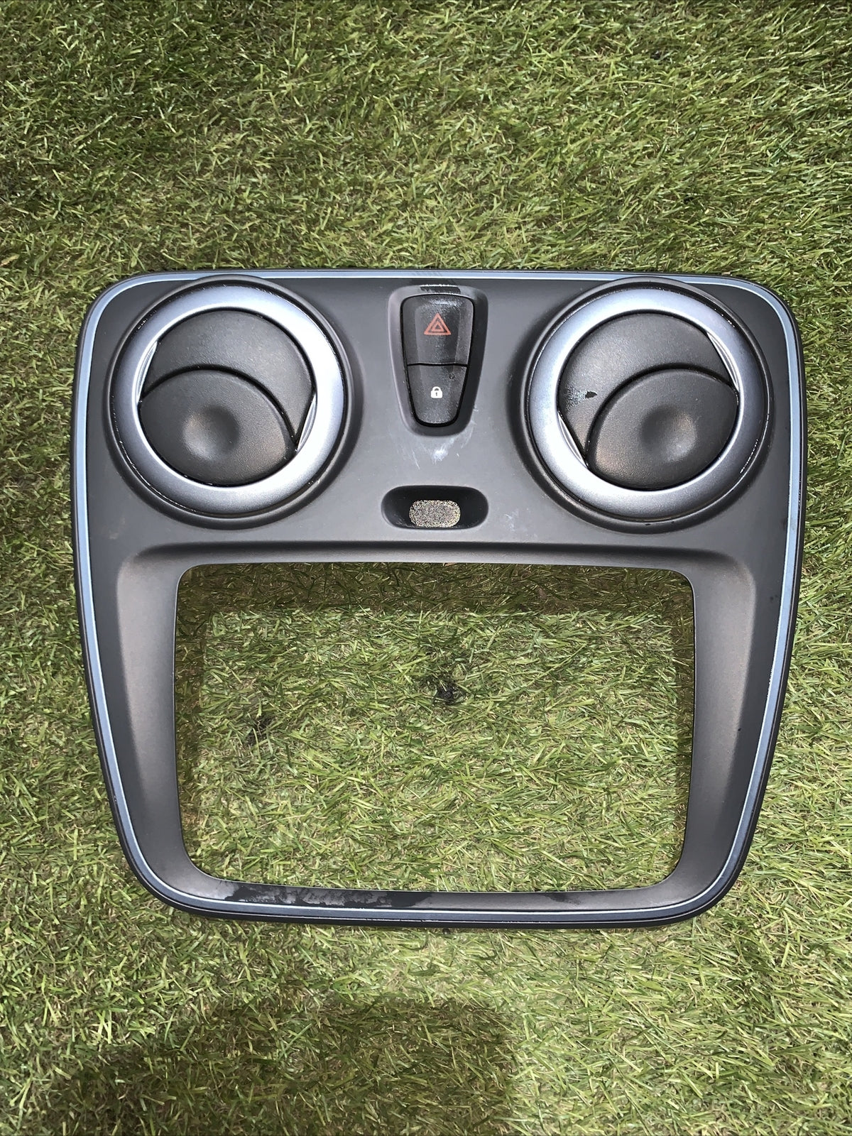 Console Centrale Dacia Lodgy 682604219R