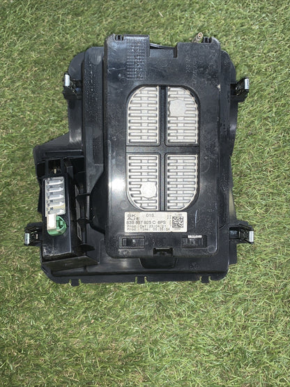 Vano portaoggetti Rsq3 Con Piastra Per Ricaricare Il Telefono 83B857925C