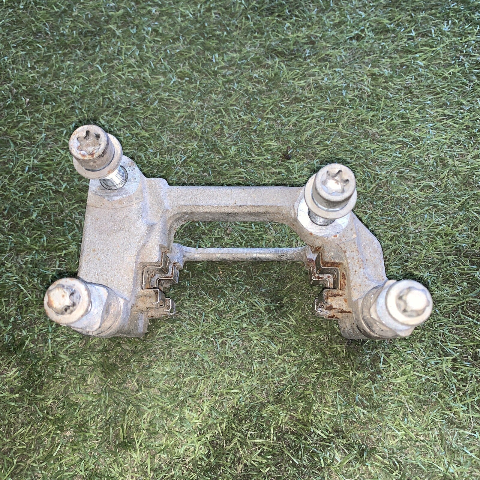 SUPPORTO PINZA FRENO POSTERIORE SX PEUGEOT 3008 DAL 2016 772416