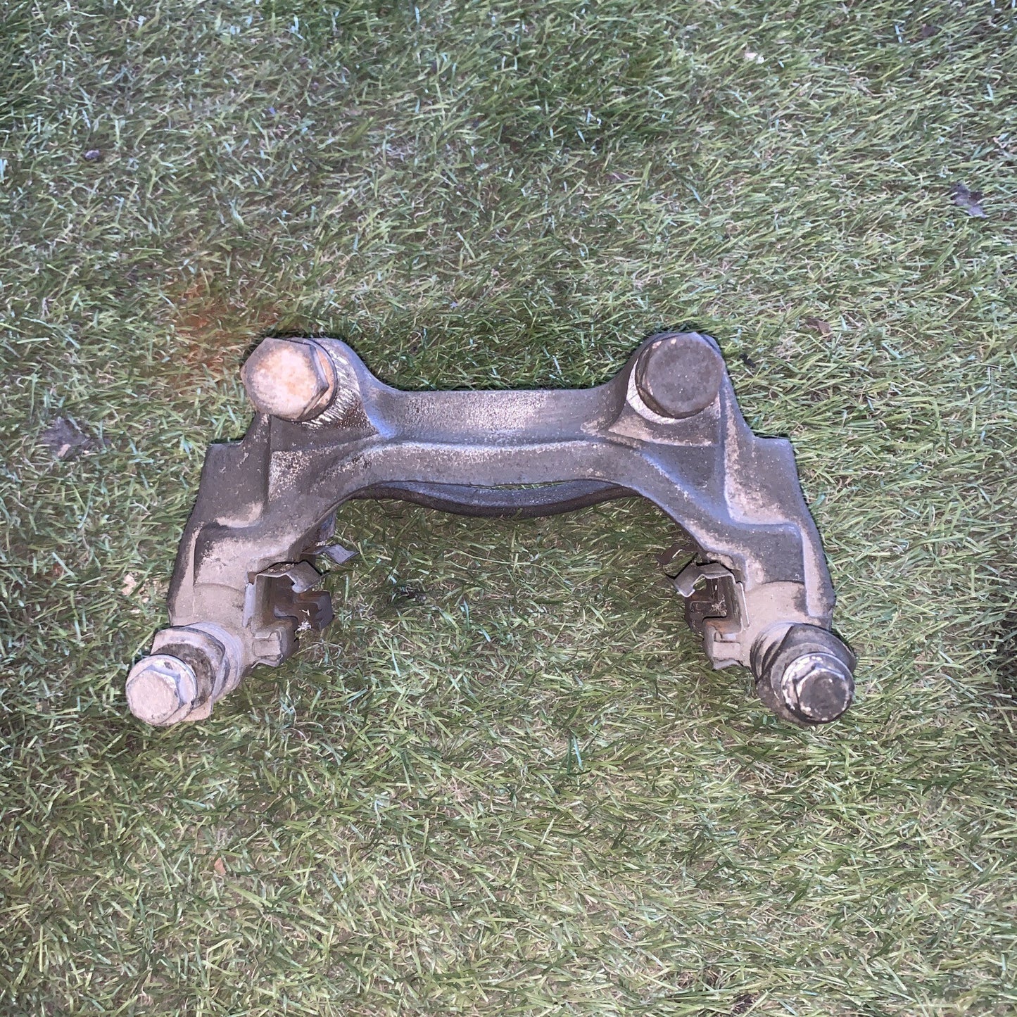 porta pinza anteriore sx lancia delta 1.6