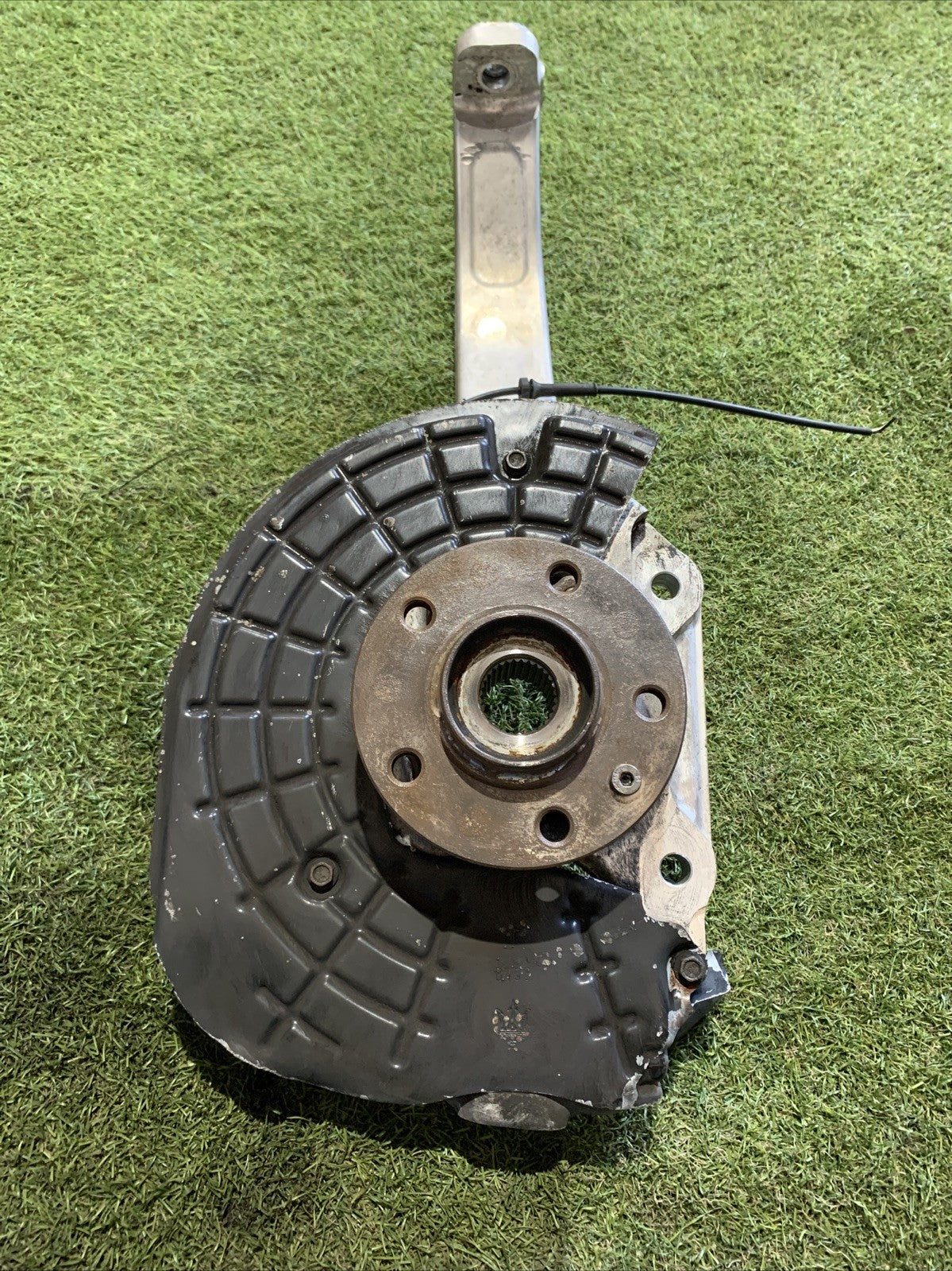 Mozzo Montante Fusello Anteriore Destro Maserati Levante 670032052