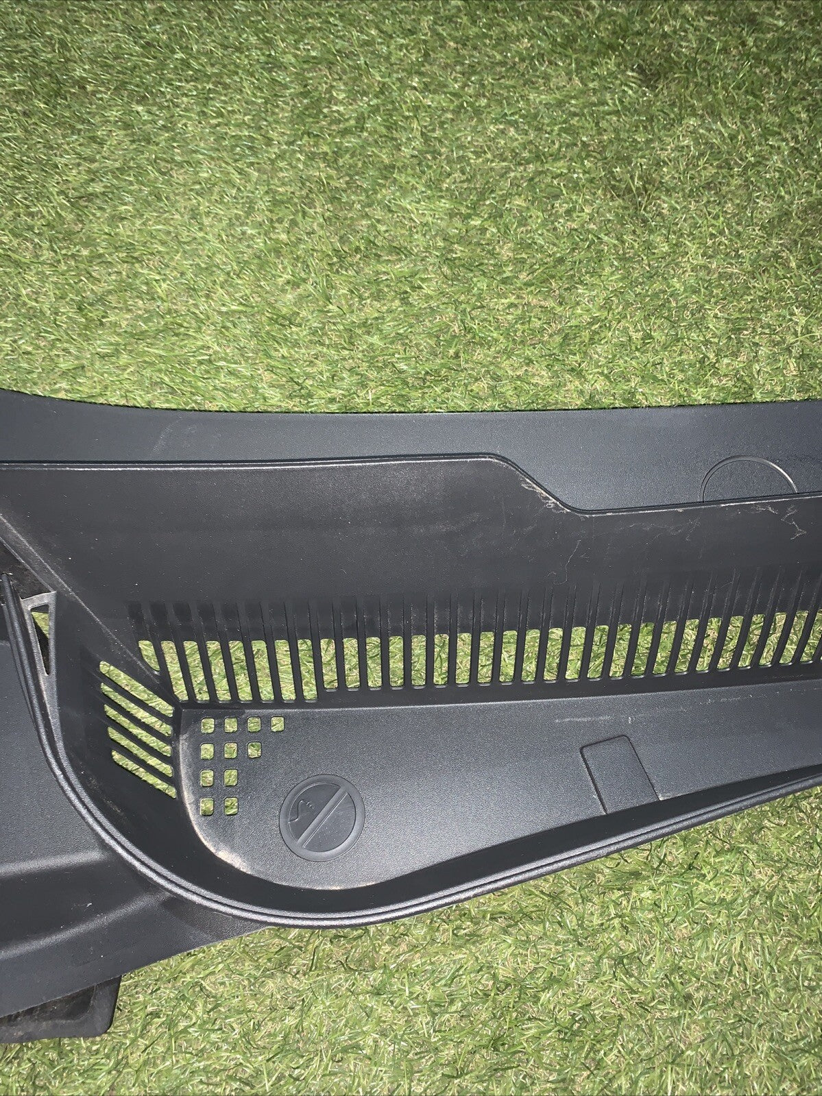 GRIGLIA GOCCIOLATOIO DESTRO VOLKSWAGEN T-CROSS Serie 2GM819404