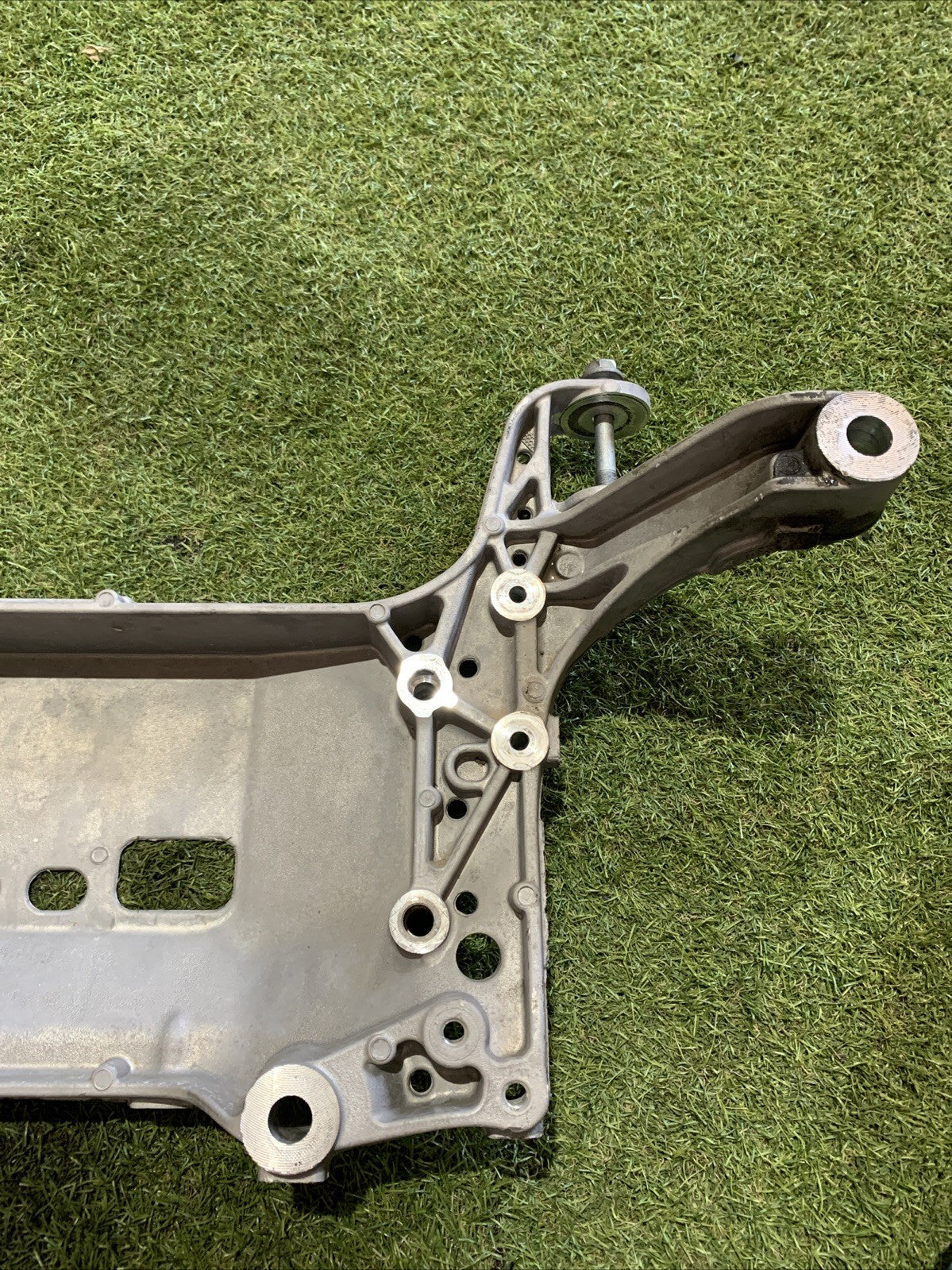 CULLA MOTORE/ASSALE ANTERIORE AUDI Q3 8UB 3C0199369H (2011-2020)