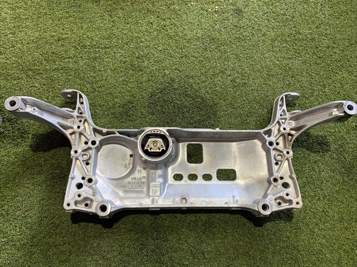 ASSALE CULLA MOTORE ANTERIORE AUDI Q3 (8UB-8UG)  7N0199369B  2016