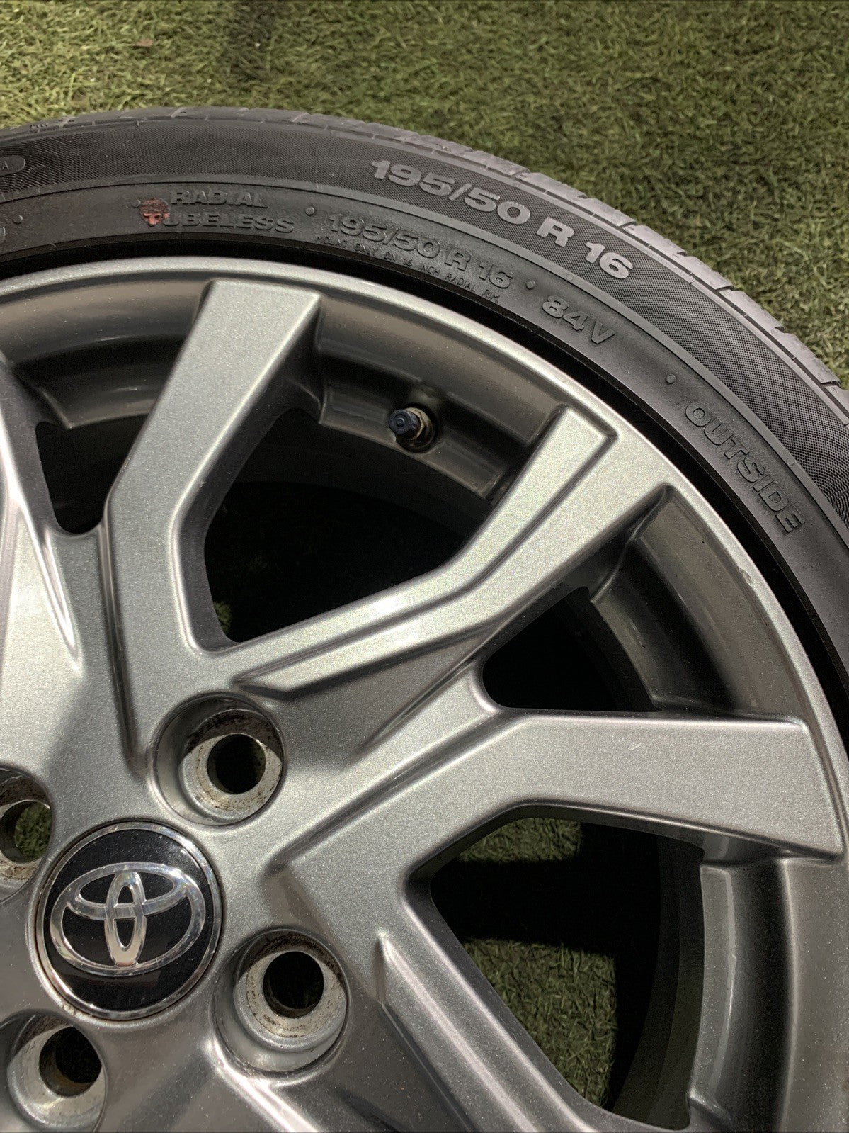 Cerchio In Lega Da 16 Con Gomma Toyota Yaris 2018 42611-0DC70 (3)