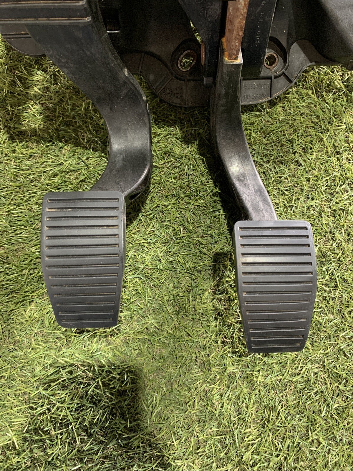 PEDALIERA FRENO FRIZIONE JEEP RENEGADE ANNO 2021 CODICE 00520490260 ORIGINALE