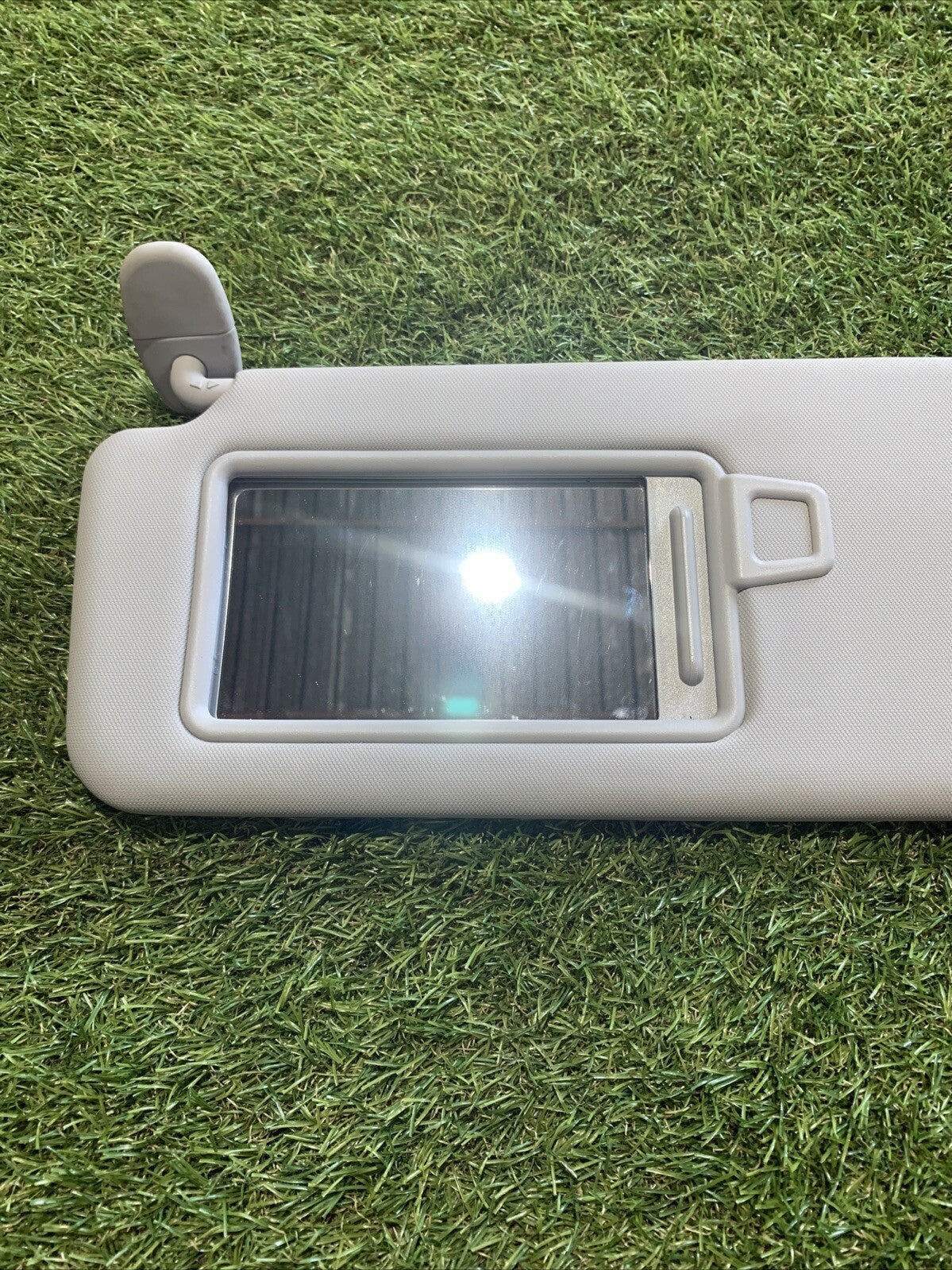 85210R2000ED ALETTA PARASOLE SINISTRA KIA SPORTAGE 2023