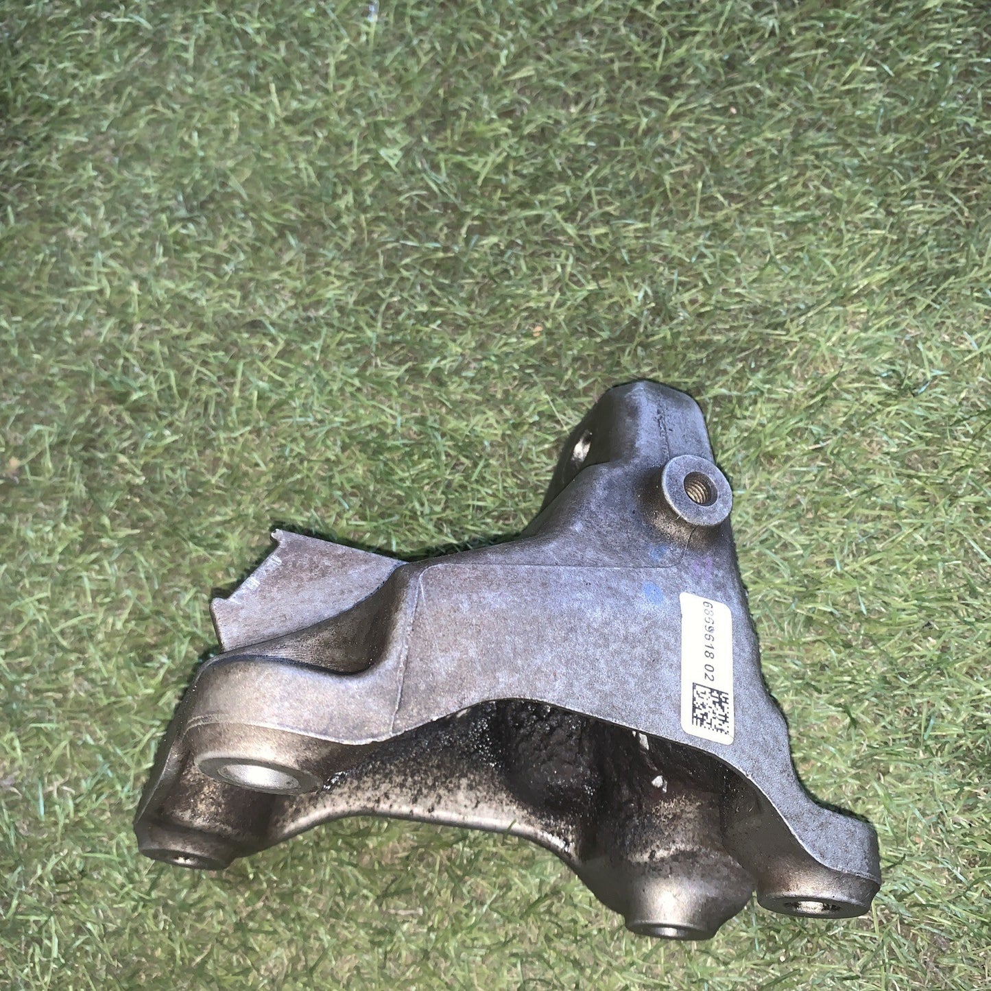 supporto staffa cavalletto di sostegno motore BMW 1.5 DIESEL 6869618-02