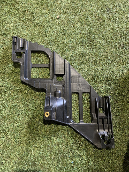 GUIDA PARAURTI ANTERIORE DESTRO VOLKSWAGEN Golf 6 5K0807228A (08 12)