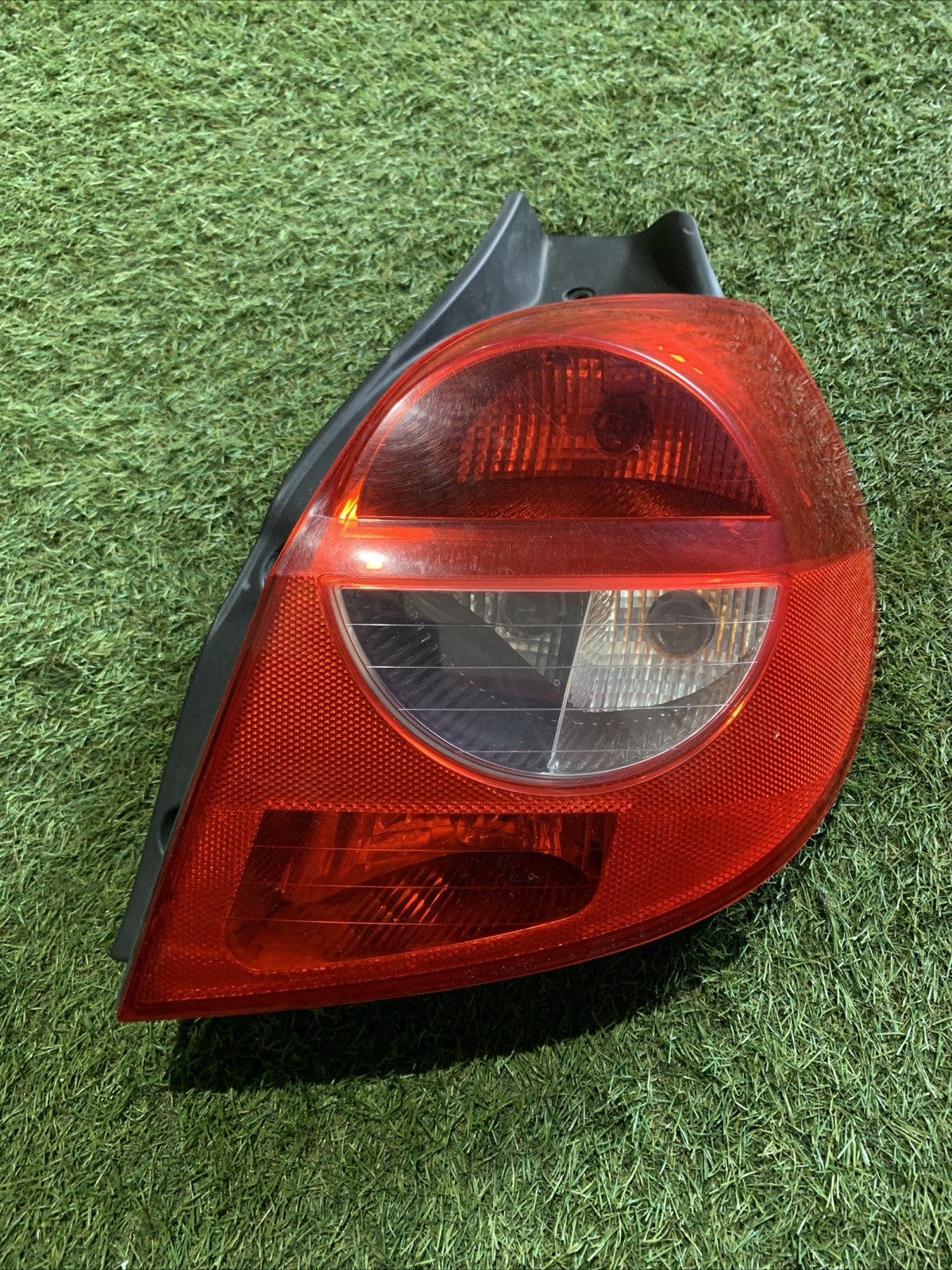 STOP FANALE POSTERIORE DESTRO PER RENAULT Clio Serie 89038050 (04>08)