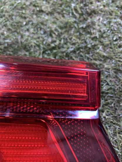 STOP FANALE INTERNO POSTERIORE DESTRO VOLKSWAGEN TIGUAN 2023 5NA945094F (2)